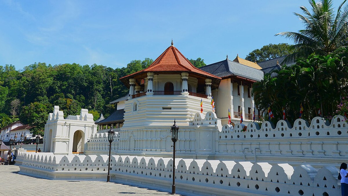 Temple of the Sacred Tooth Relic (Sri Dalada Maligawa) in Kandy