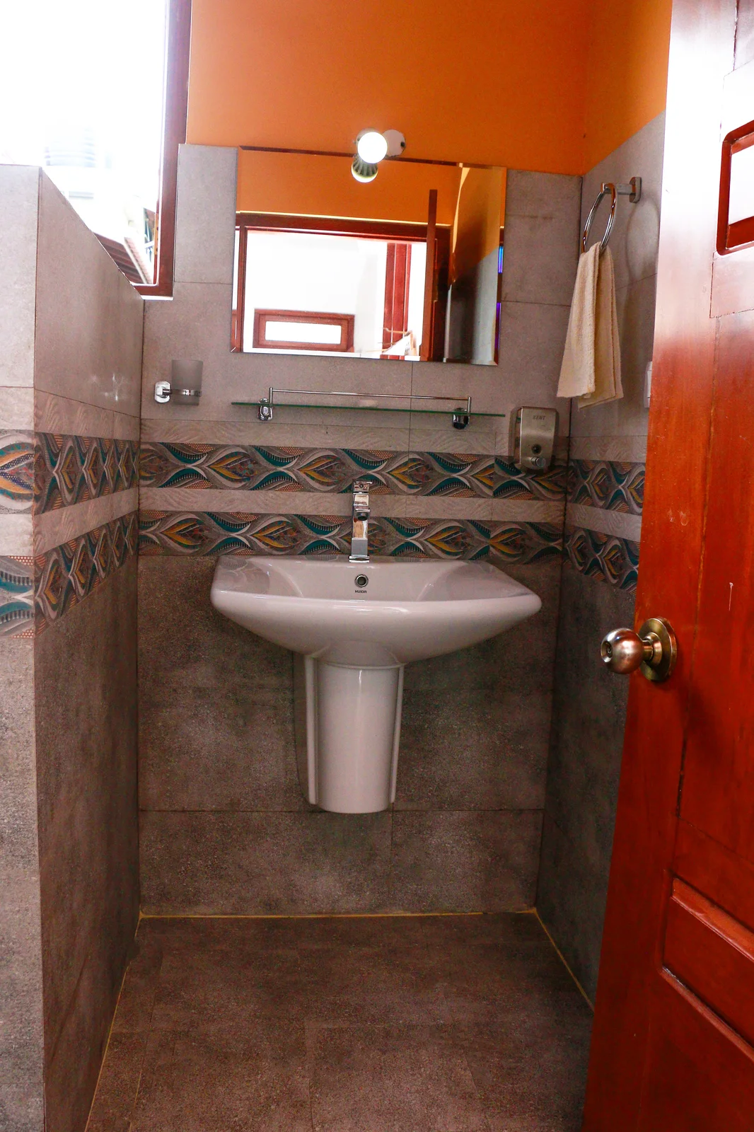 Deluxe Family Room — Clean, modern en-suite private bathroom with hot water rain shower