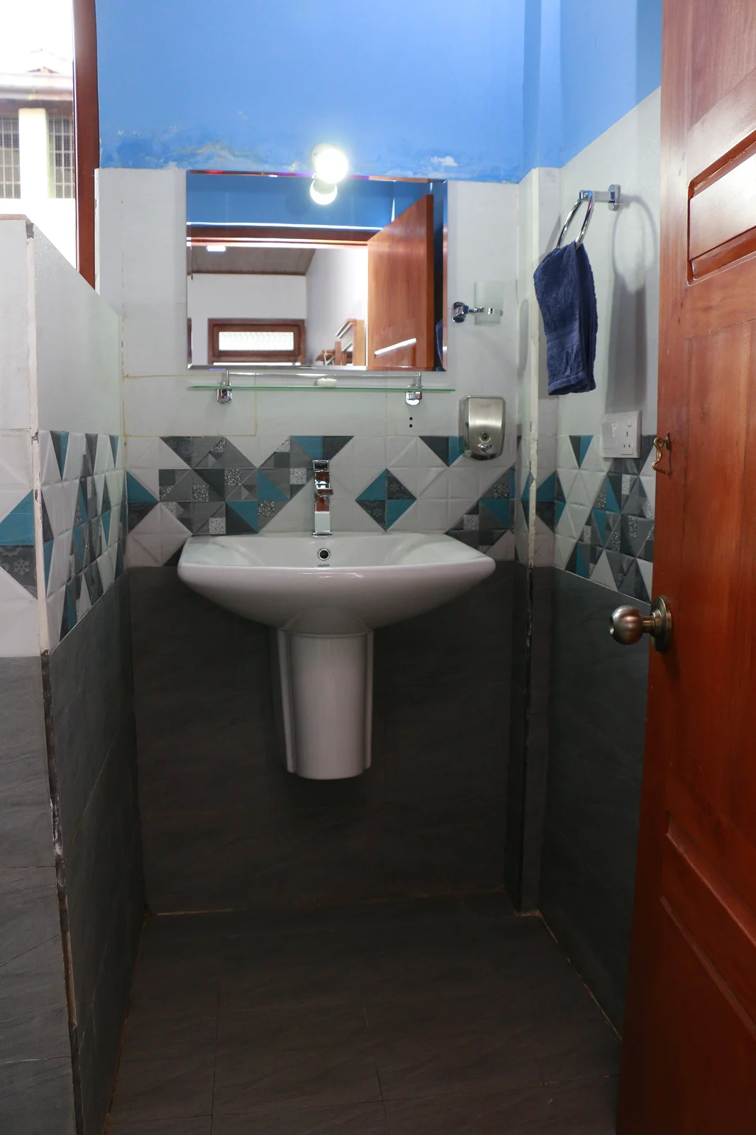 Deluxe Triple Room — Photo 6